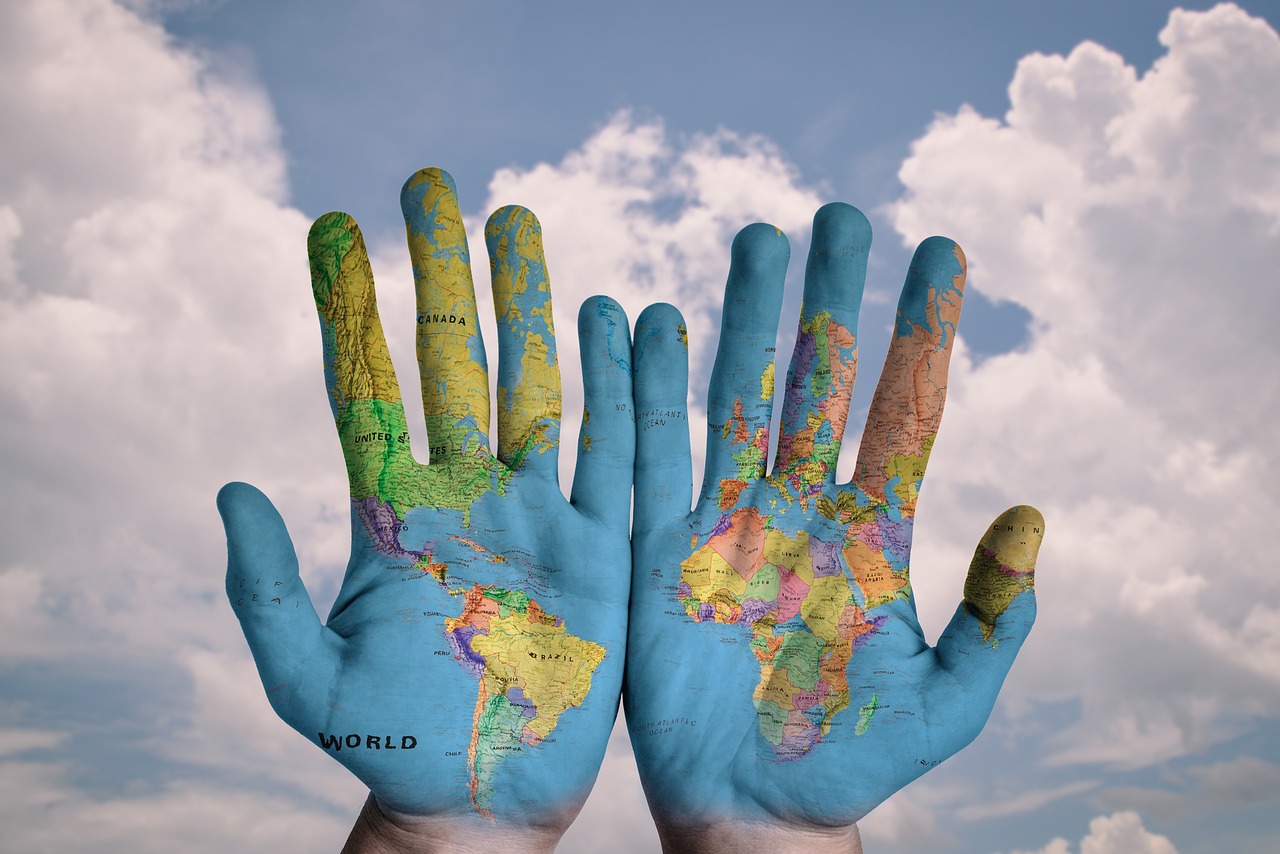 hands world map global earth 600497