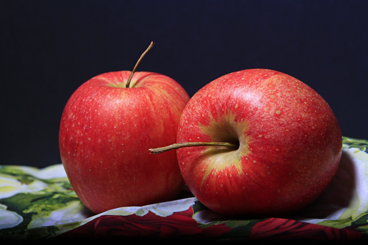 apples red pair fruits red apples 1506119