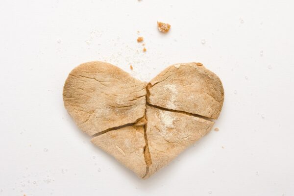 cookie heart baked broken 2333024