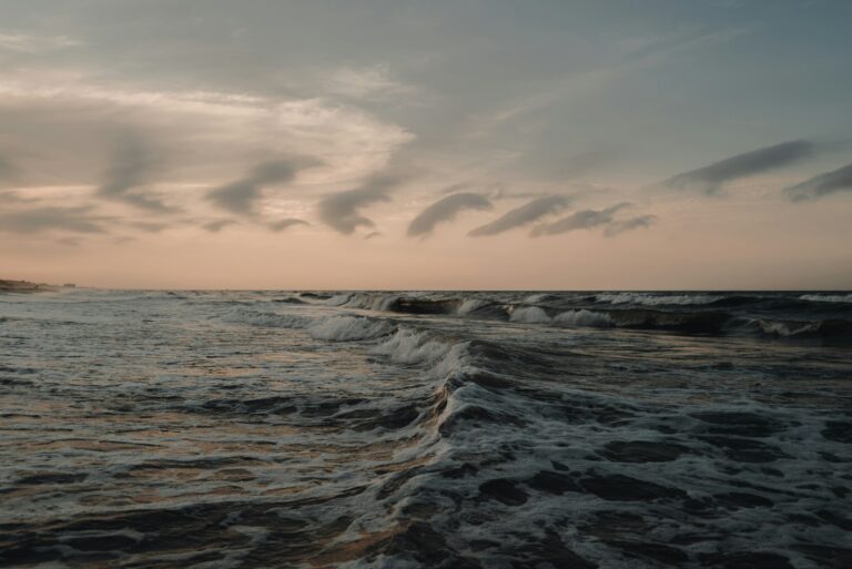 A body of water with waves coming in to shore